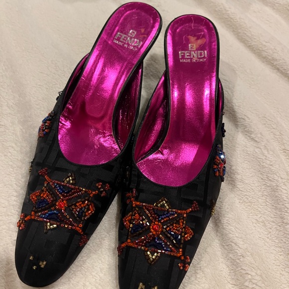 Beautiful brand new shoes FENDI color black - Picture 4 of 7